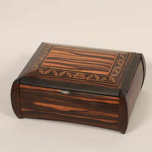 Black Palm dovetailed box open
