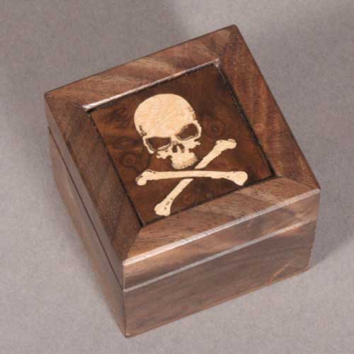 inlaid scull ring box